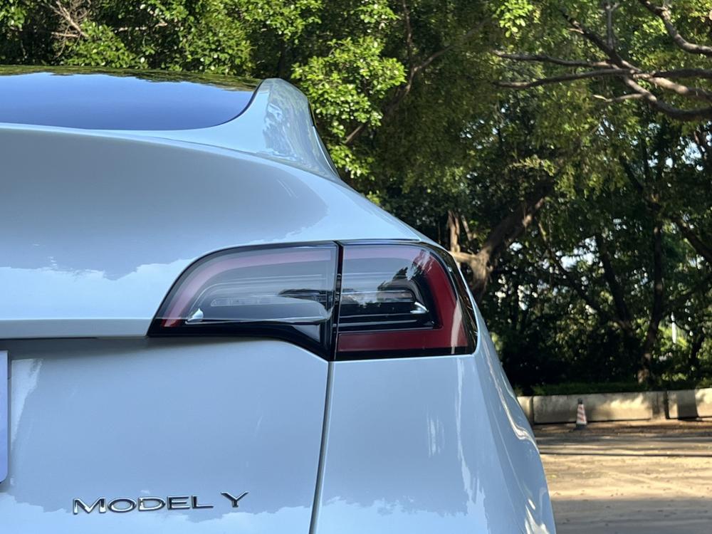 Tesla Model Y 2022 #8 Tesla Model Y 2022 car image #8