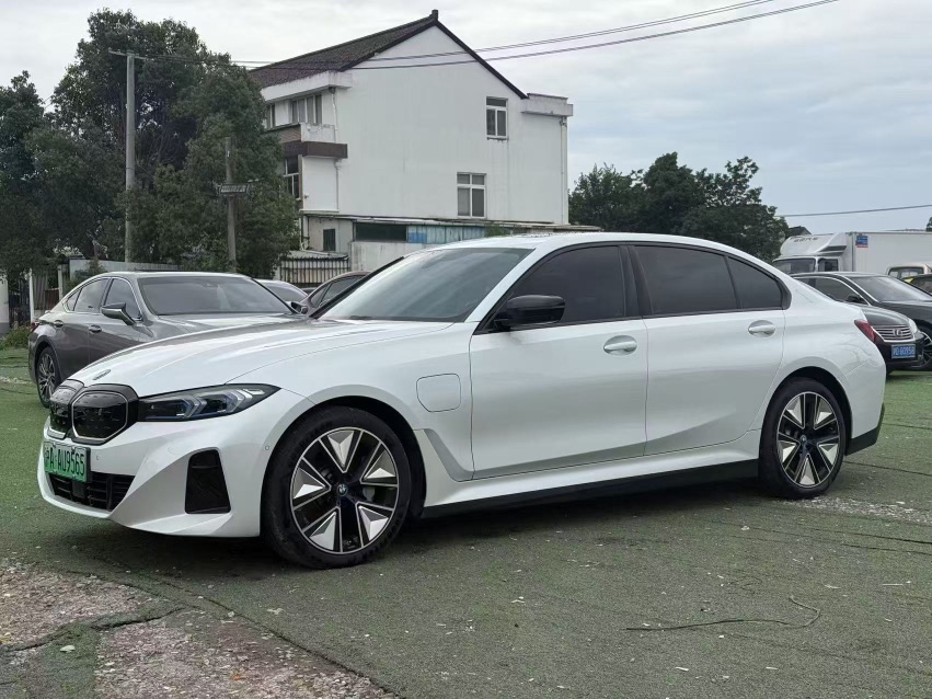 BMW i3 2023 car image 