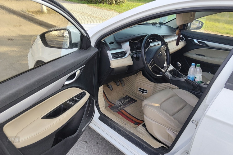 GEELY Emgrand 2019 car image #18