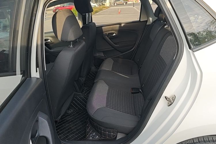Volkswagen Polo 2018 car image #17