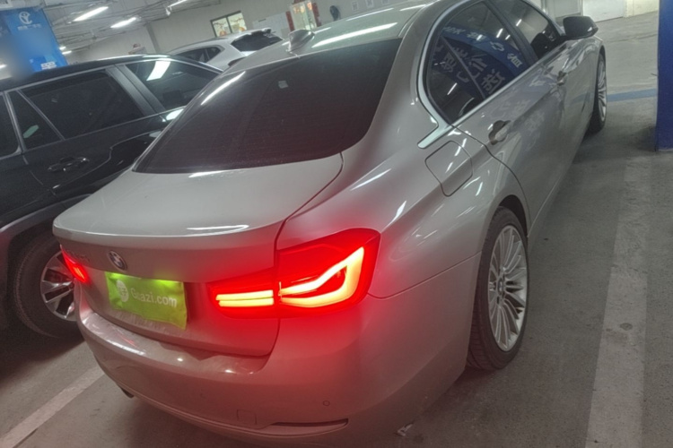 BMW 3 Series 2018 car image #6