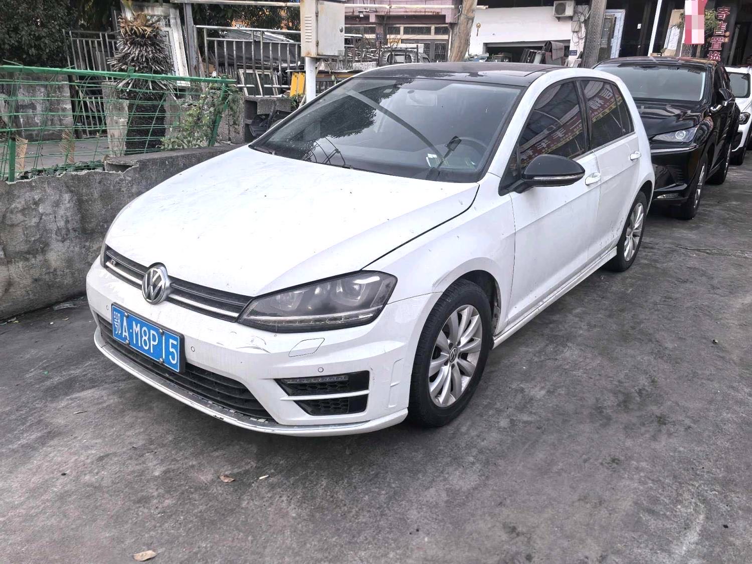 Volkswagen Golf 2017 car image #2