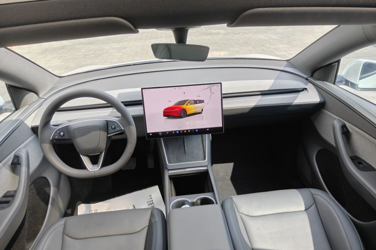 Tesla Model Y 2026 #10 Tesla Model Y 2026 car image #10