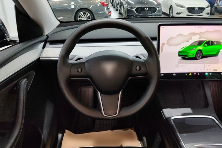 Tesla Model Y 2023 car image #11