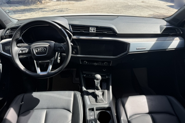 Audi Q3 2024 car image #10