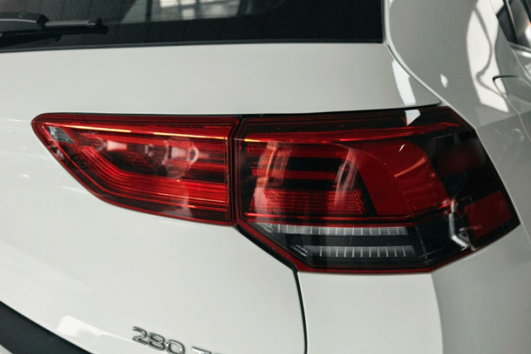Volkswagen Golf 2023 car image #10