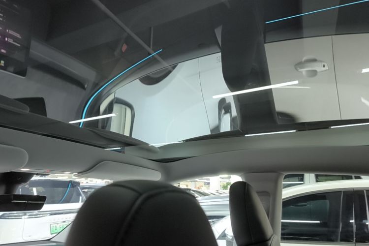 Tesla Model Y 2025 imagen de coche #20