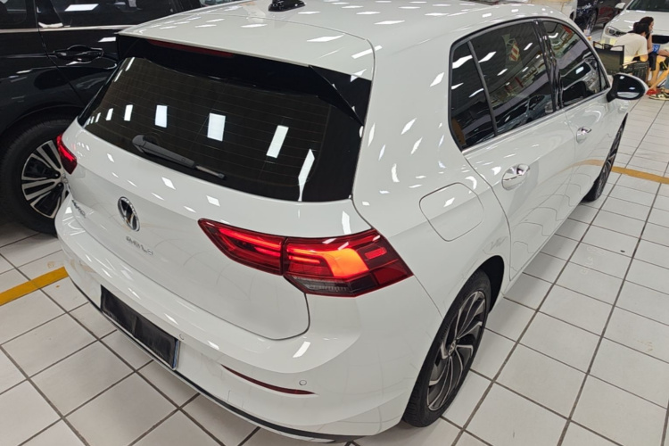 Volkswagen Golf 2021 car image #7