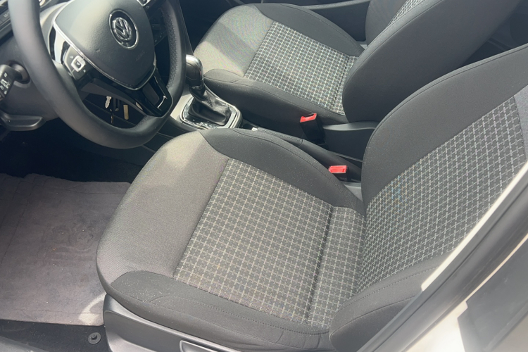 Volkswagen Polo 2016 car image #16