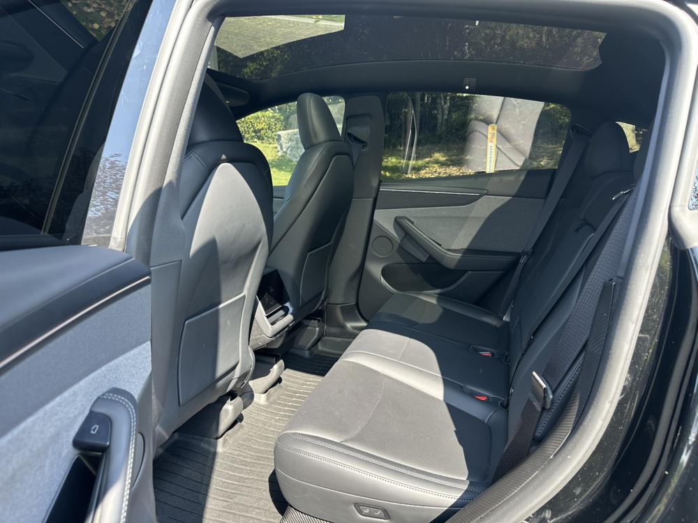 Tesla Model Y 2026 immagine di auto #9
