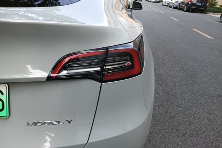 Tesla Model Y 2023 #8 Tesla Model Y 2023 car image #8