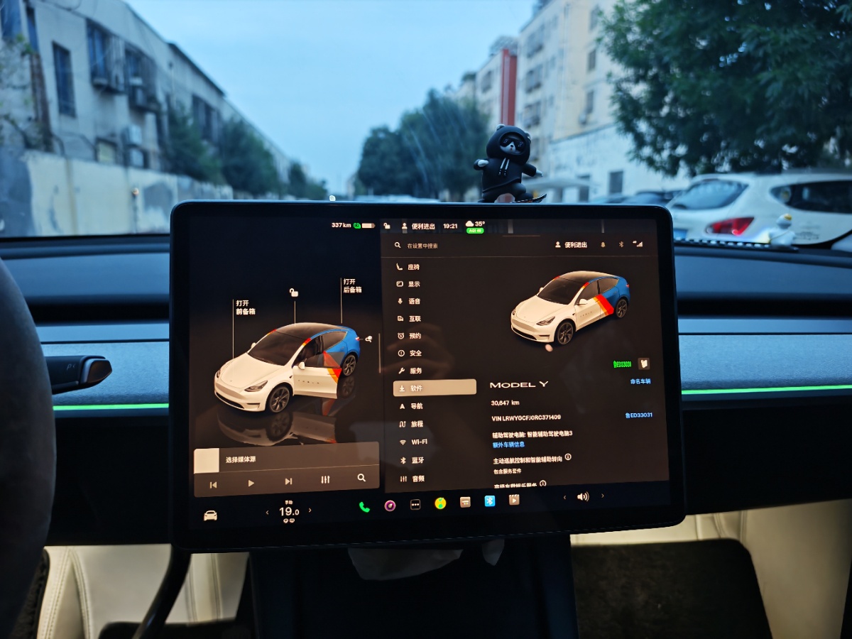Tesla Model Y 2024 car image #10