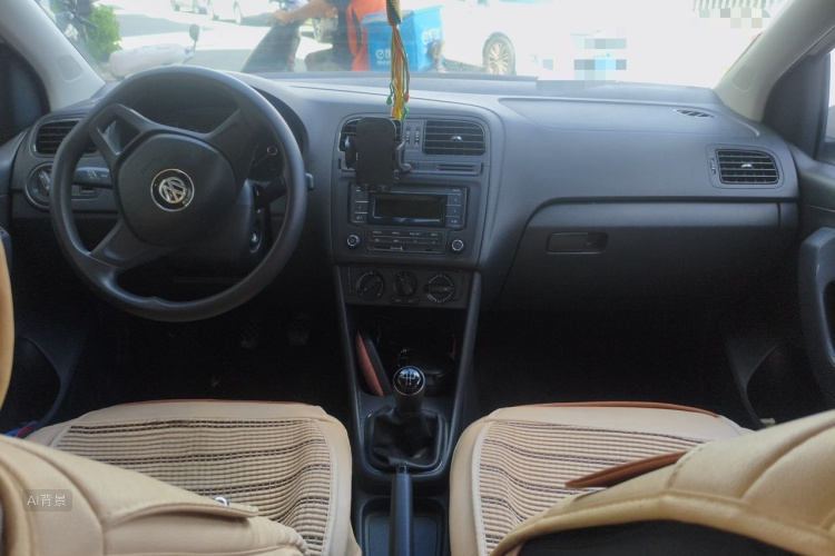 Volkswagen Polo 2015 car image #11