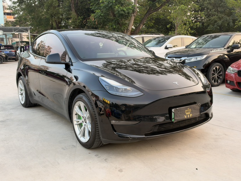 Tesla Model Y 2023 صورة سيارة #3