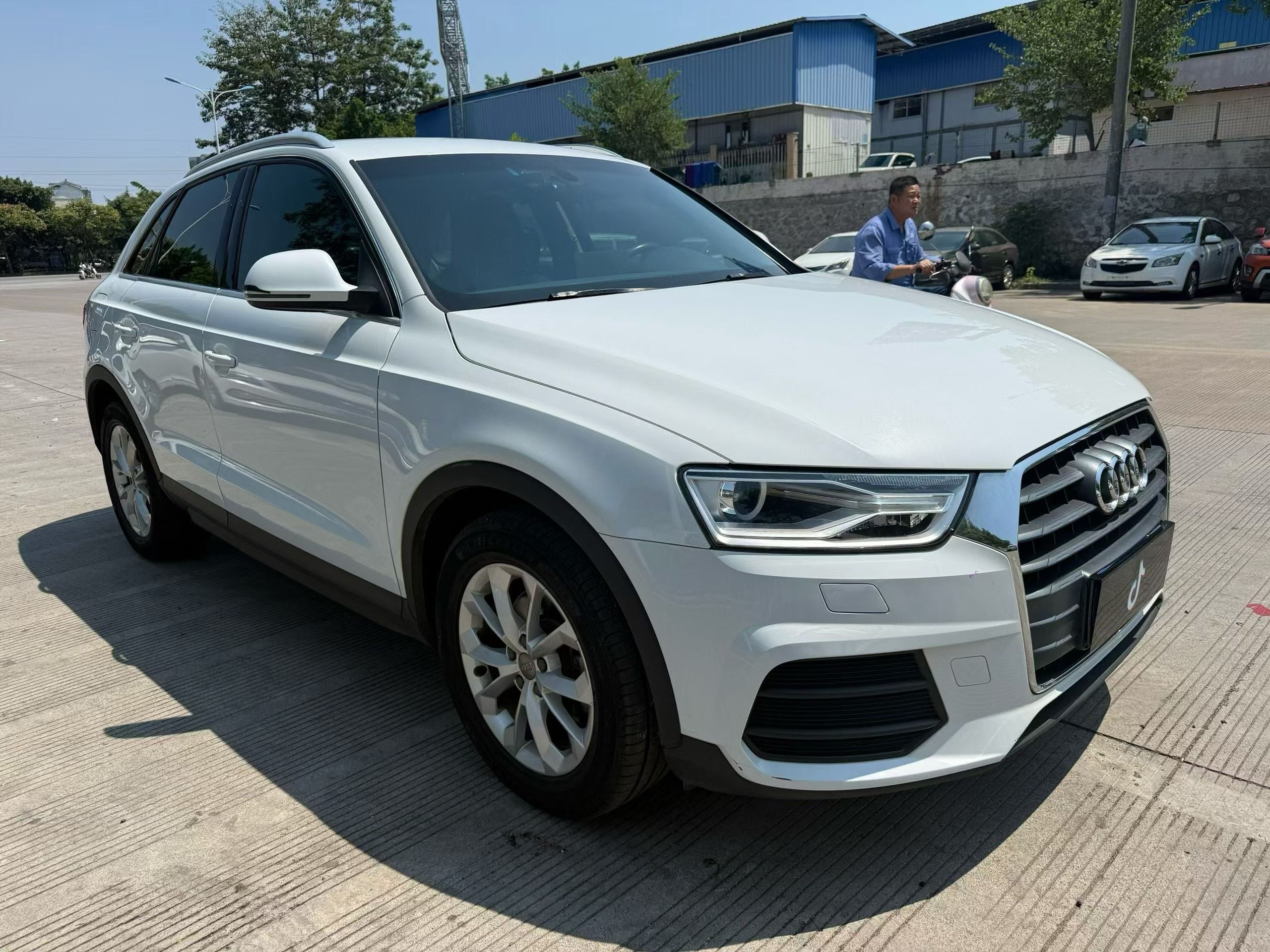 Audi Q3 2016 car image #4