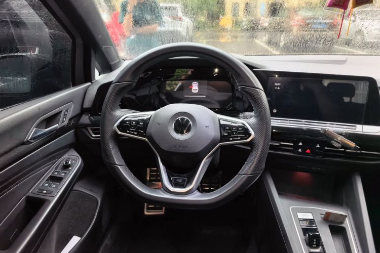 Volkswagen Golf 2021 car image #11