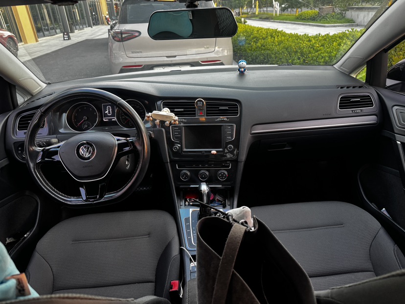 Volkswagen Golf 2017 car image #6