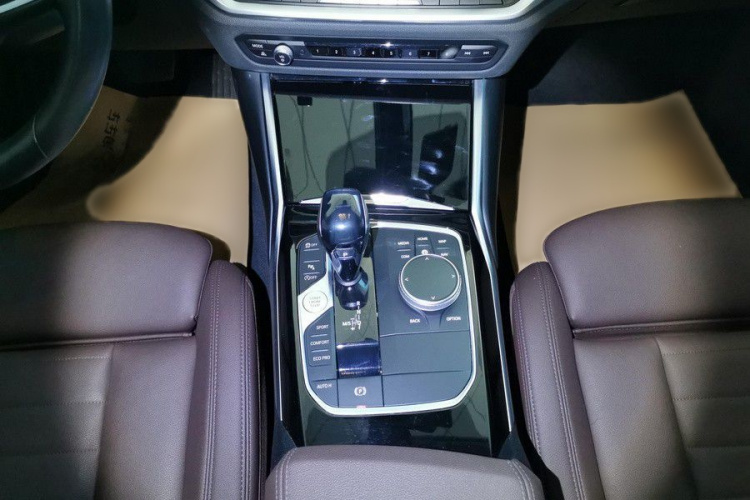 BMW 3 Series 2020 car image #12