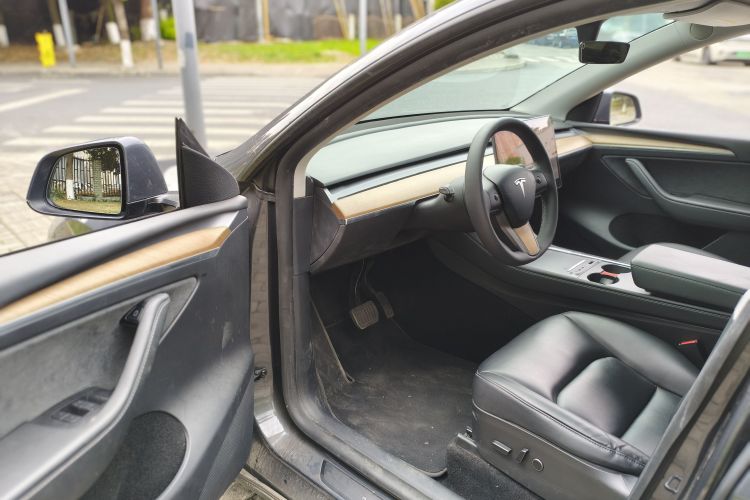 Tesla Model Y 2021 #16 Tesla Model Y 2021 car image #16