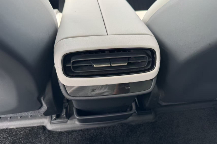 MI SU7 2025 car image #14