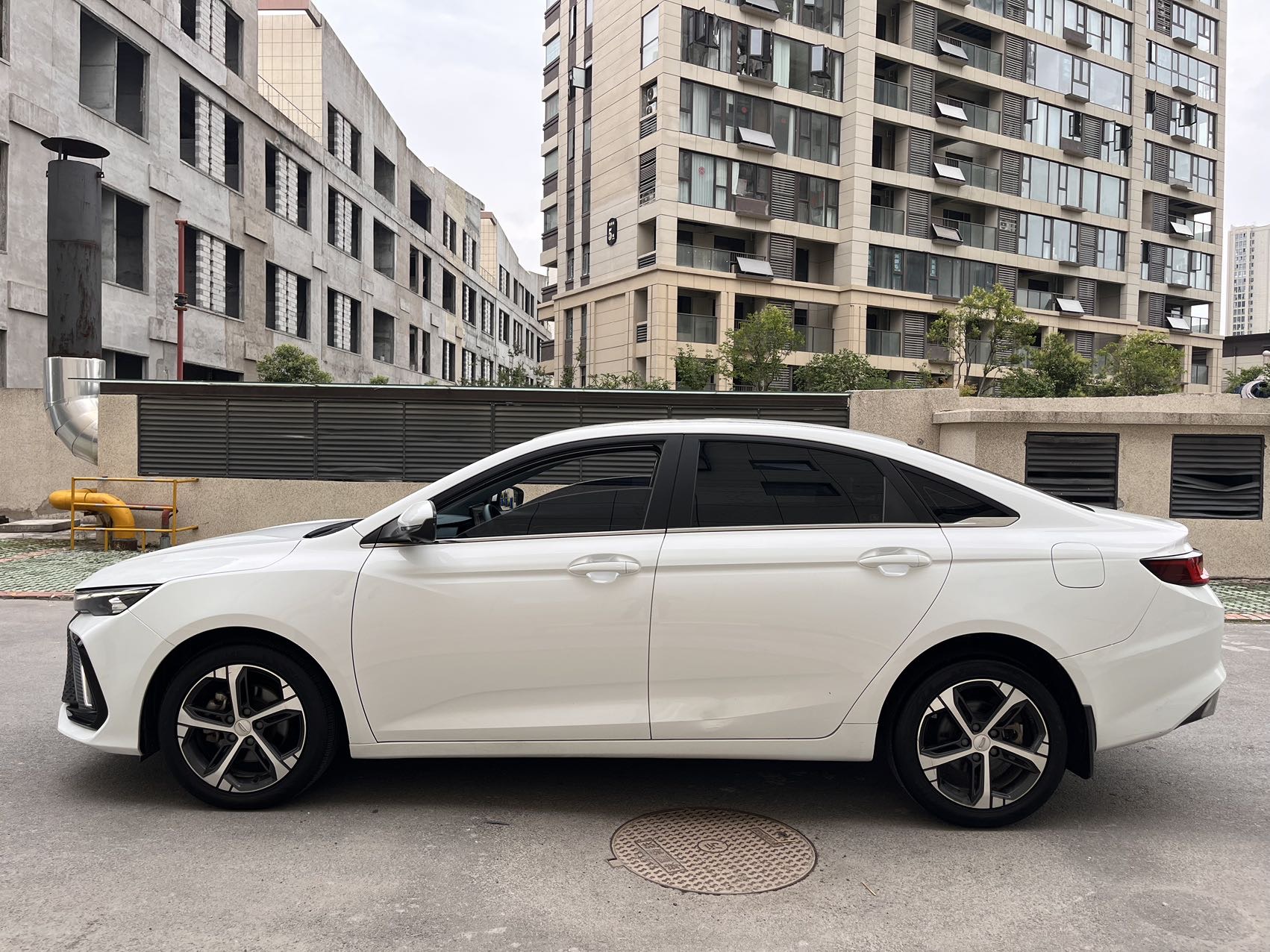 GEELY Emgrand L 2022 car image #10