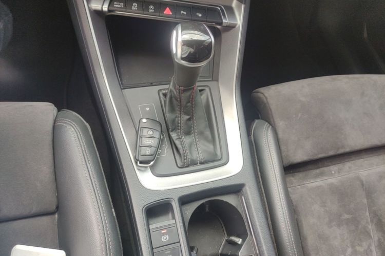 Audi Q3 2021 imagen de coche #14