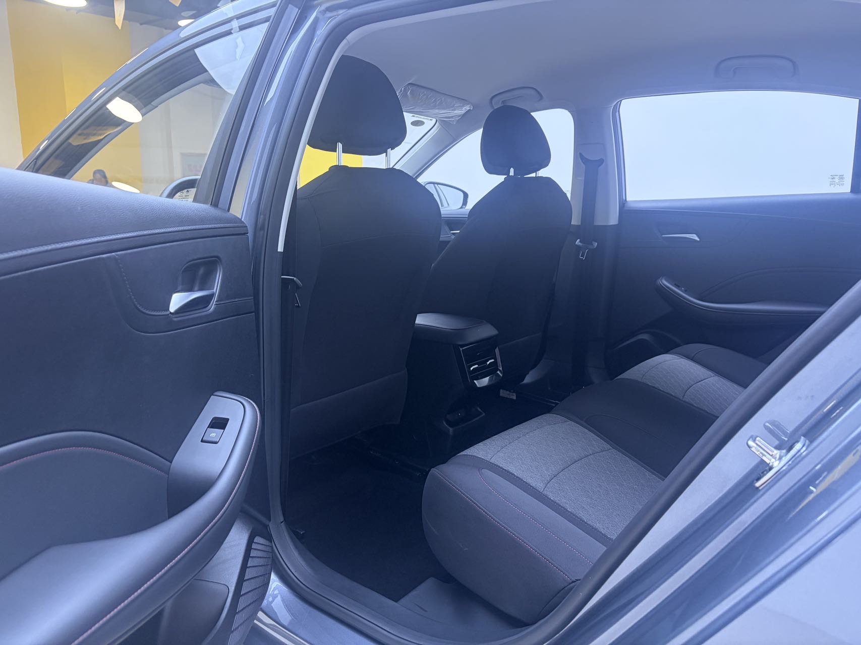 Roewe i5 2024 car image #9