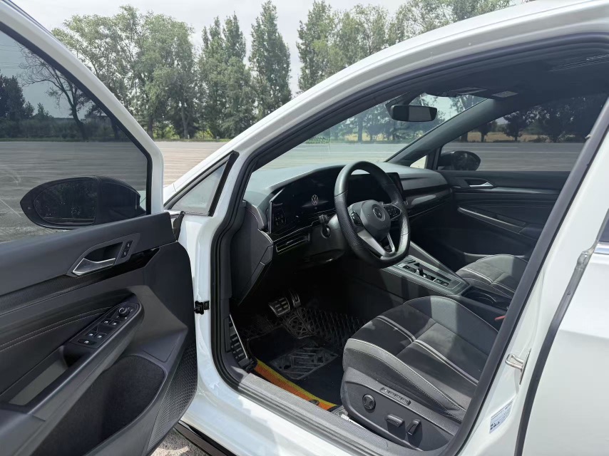 Volkswagen Golf 2023 car image #7