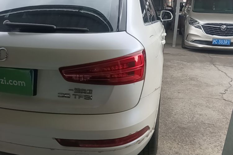 Audi Q3 2019 car image #8