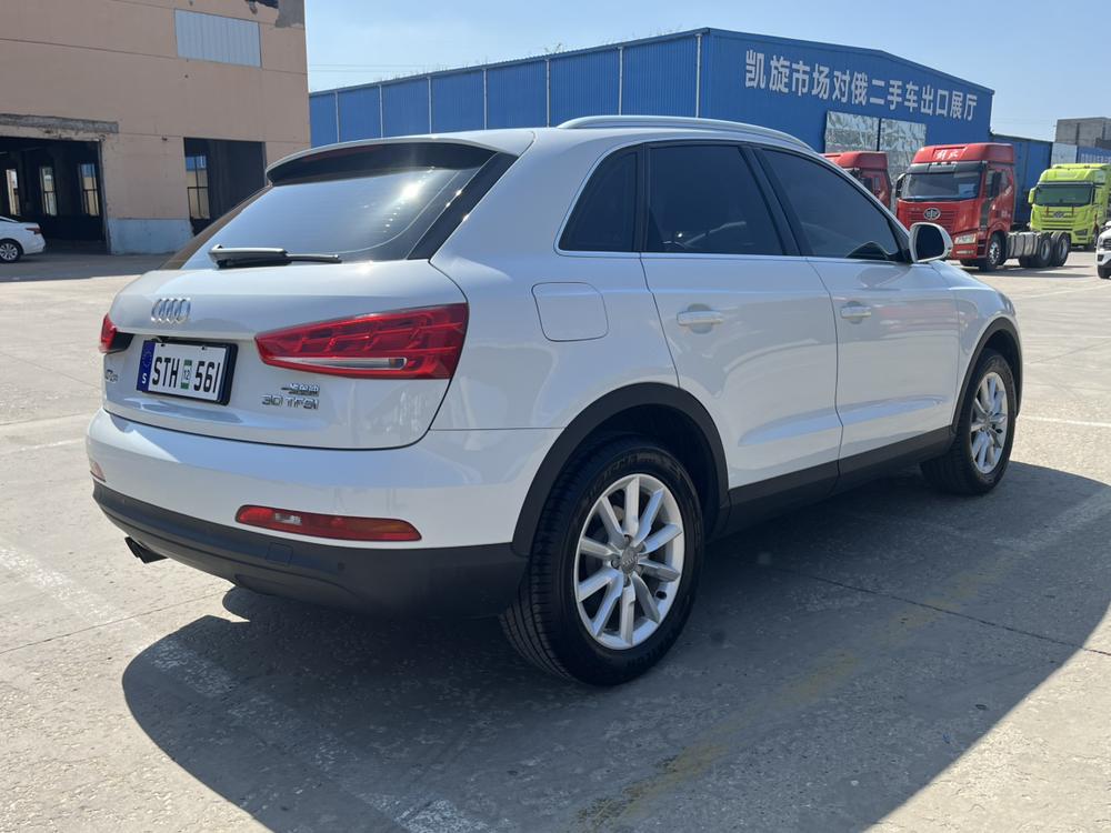 Audi Q3 2015 car image #7