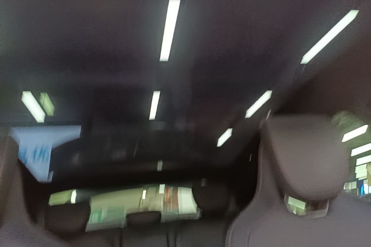 MI SU7 2024 immagine di auto #18