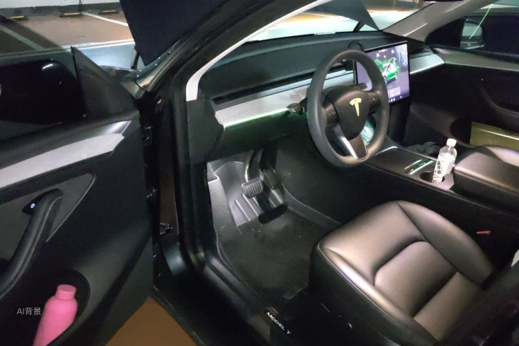 Tesla Model Y 2024 car image #18