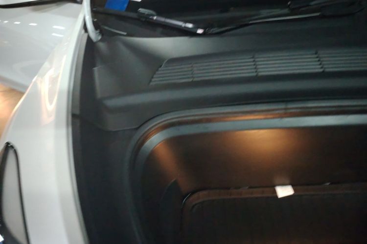 Tesla Model Y 2023 car image #25