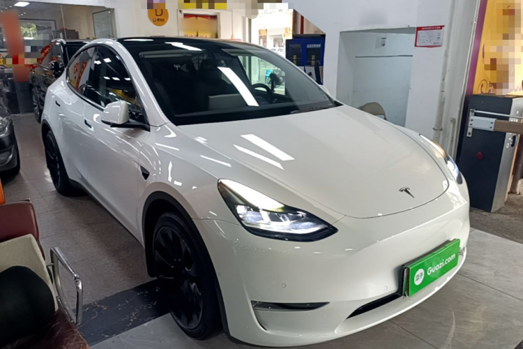 Tesla Model Y 2022 #4 Tesla Model Y 2022 car image #4