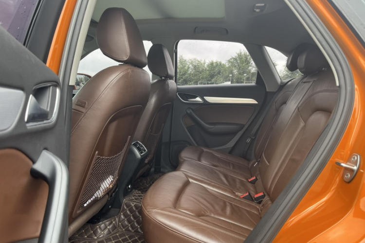 Audi Q3 2016 car image #11