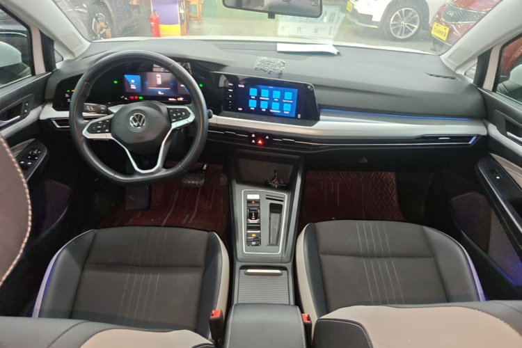 Volkswagen Golf 2021 car image #11