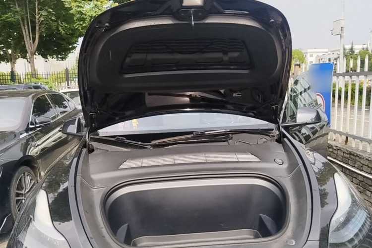 Tesla Model Y 2023 #20 Tesla Model Y 2023 car image #20