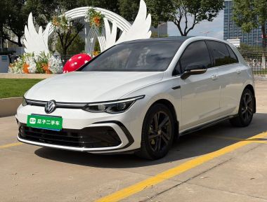 Volkswagen Golf 2023 Volkswagen Golf 2023 صورة سيارة