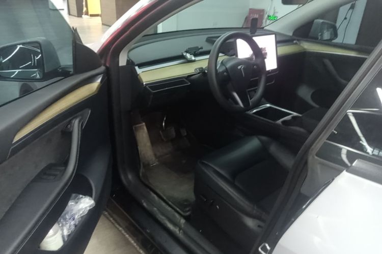 Tesla Model Y 2023 #16 Tesla Model Y 2023 car image #16