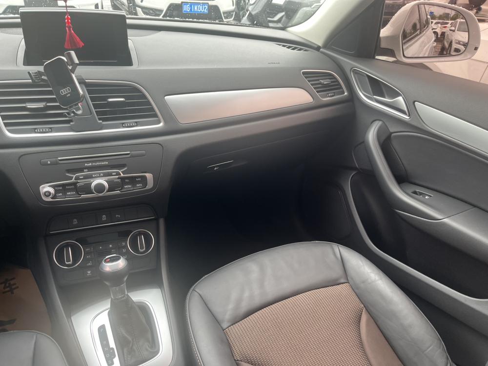 Audi Q3 2018 immagine di auto #9