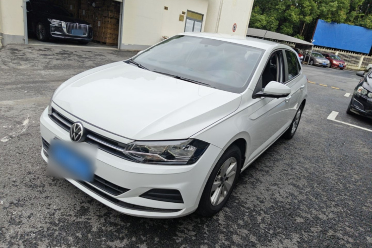 Volkswagen Polo 2022 car image #2