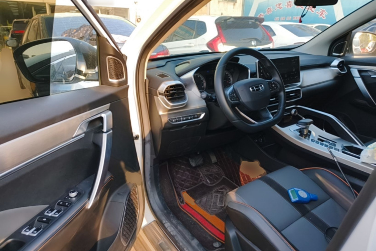 GEELY Coolray 2024 car image #16