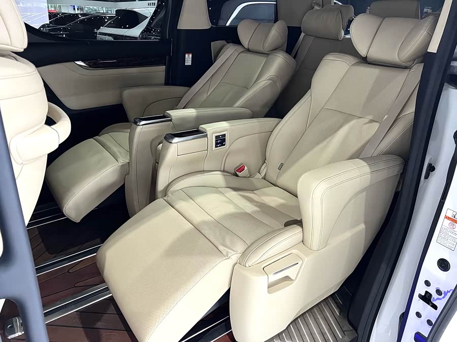 Toyota Alphard 2021 car image #41