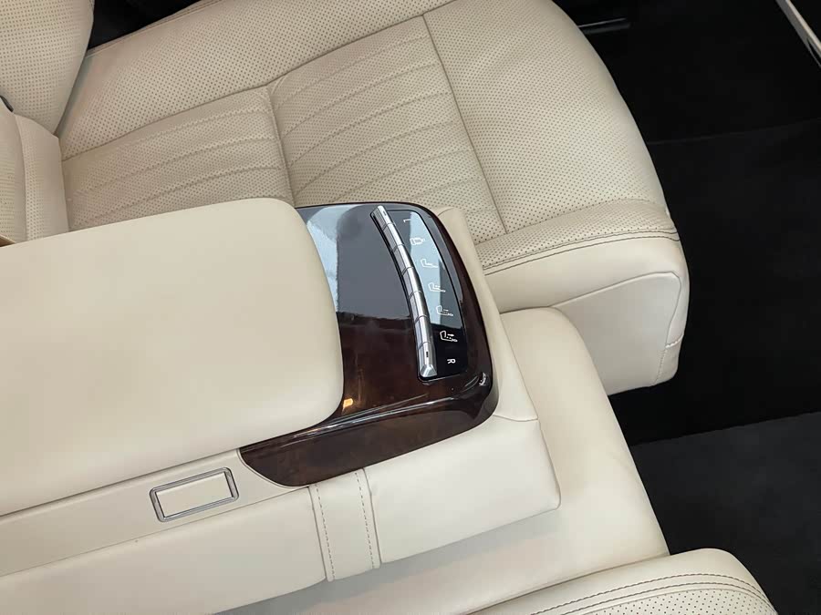 Mercedes-Benz S Class 2015 immagine di auto #41