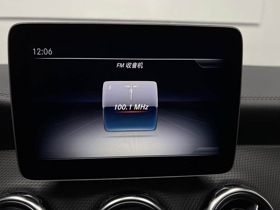 Mercedes-Benz GLA Class 2018 #41 Mercedes-Benz GLA Class 2018 car image #41