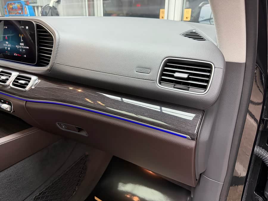 Mercedes-Benz GLE Class 2020 car image #41