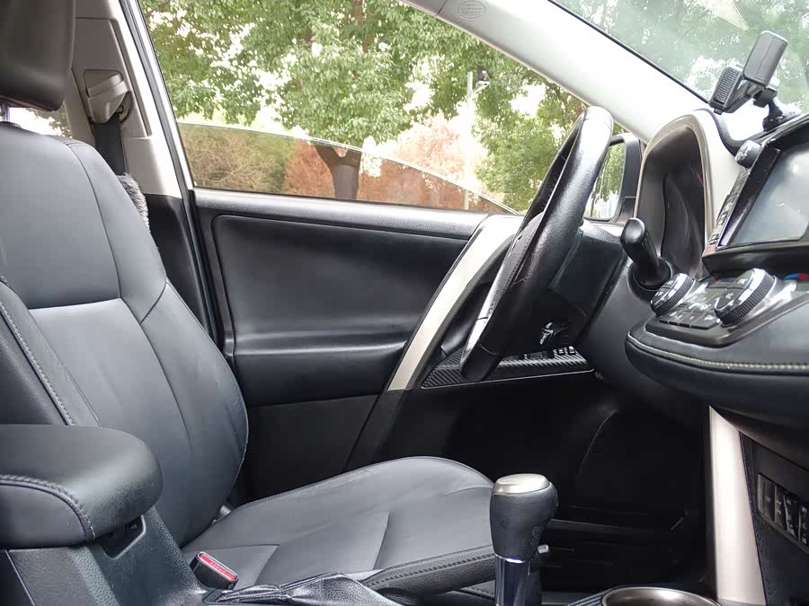 Toyota RAV4 2015 car image #41