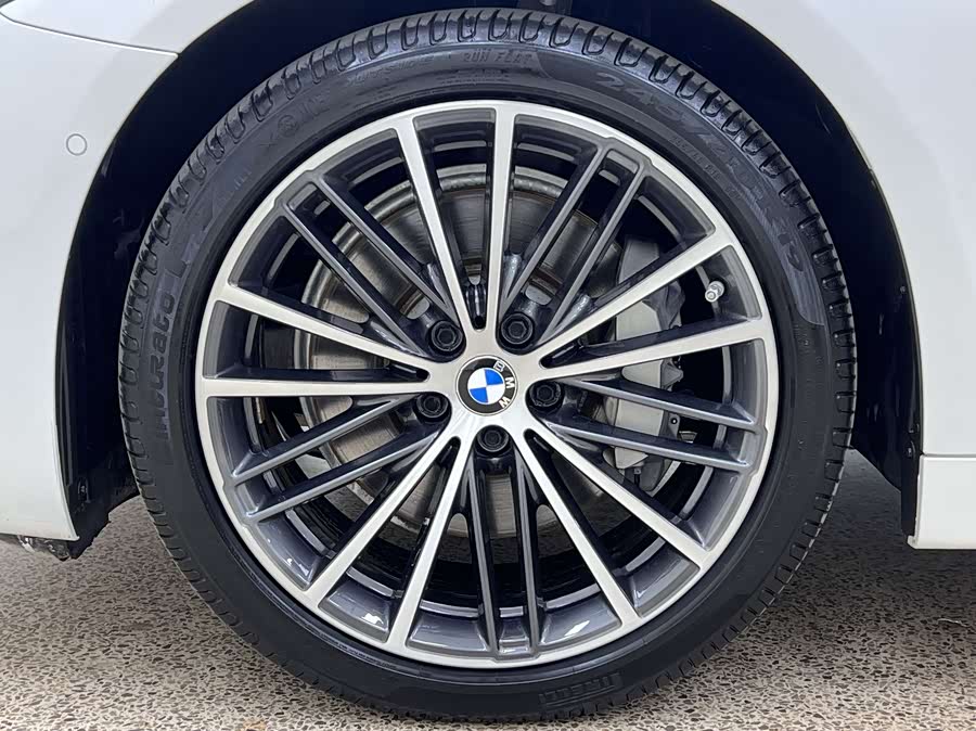 BMW 5 Series 2019 car image #41