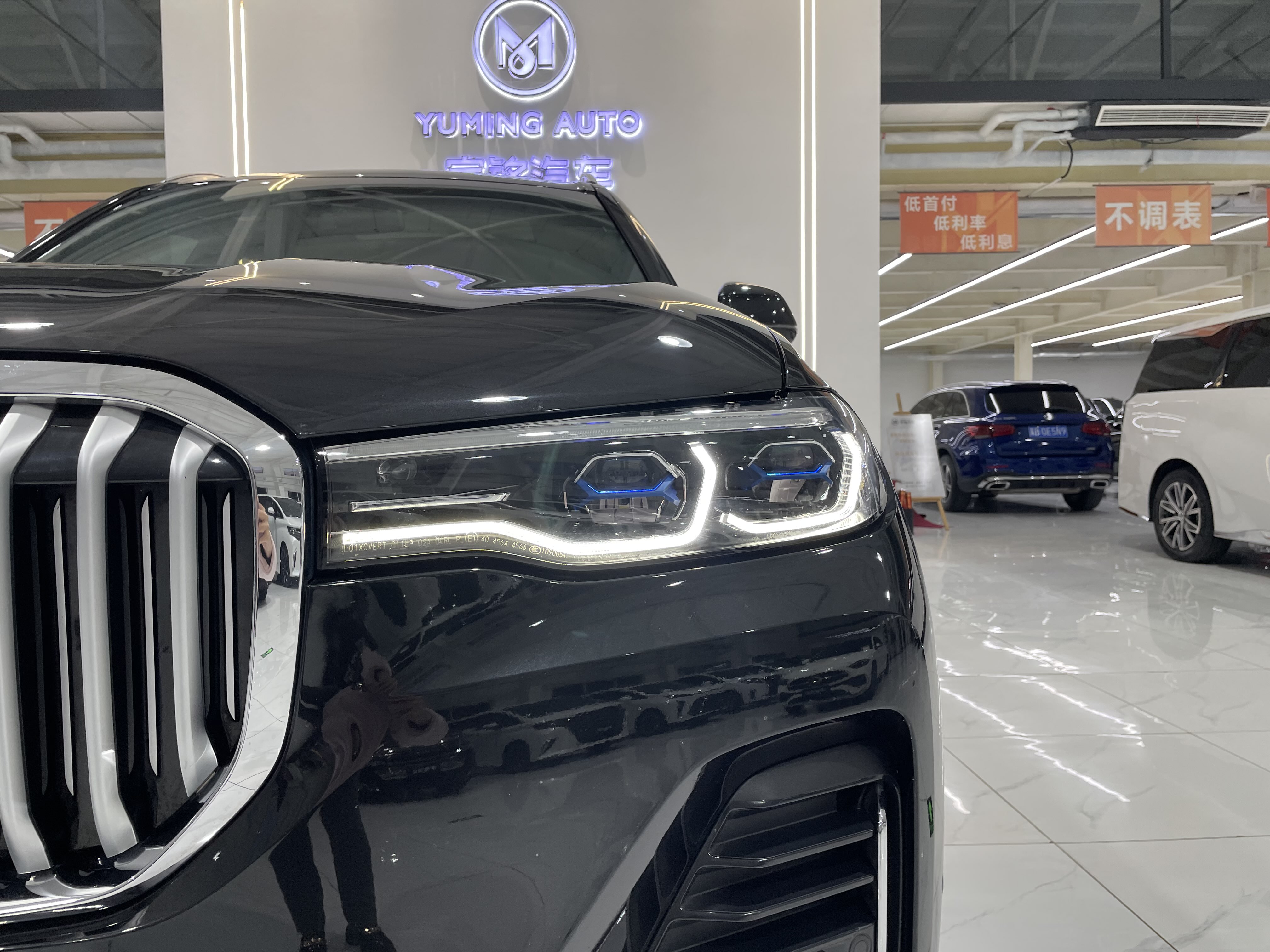 BMW X7 M60i 2021 car image #41