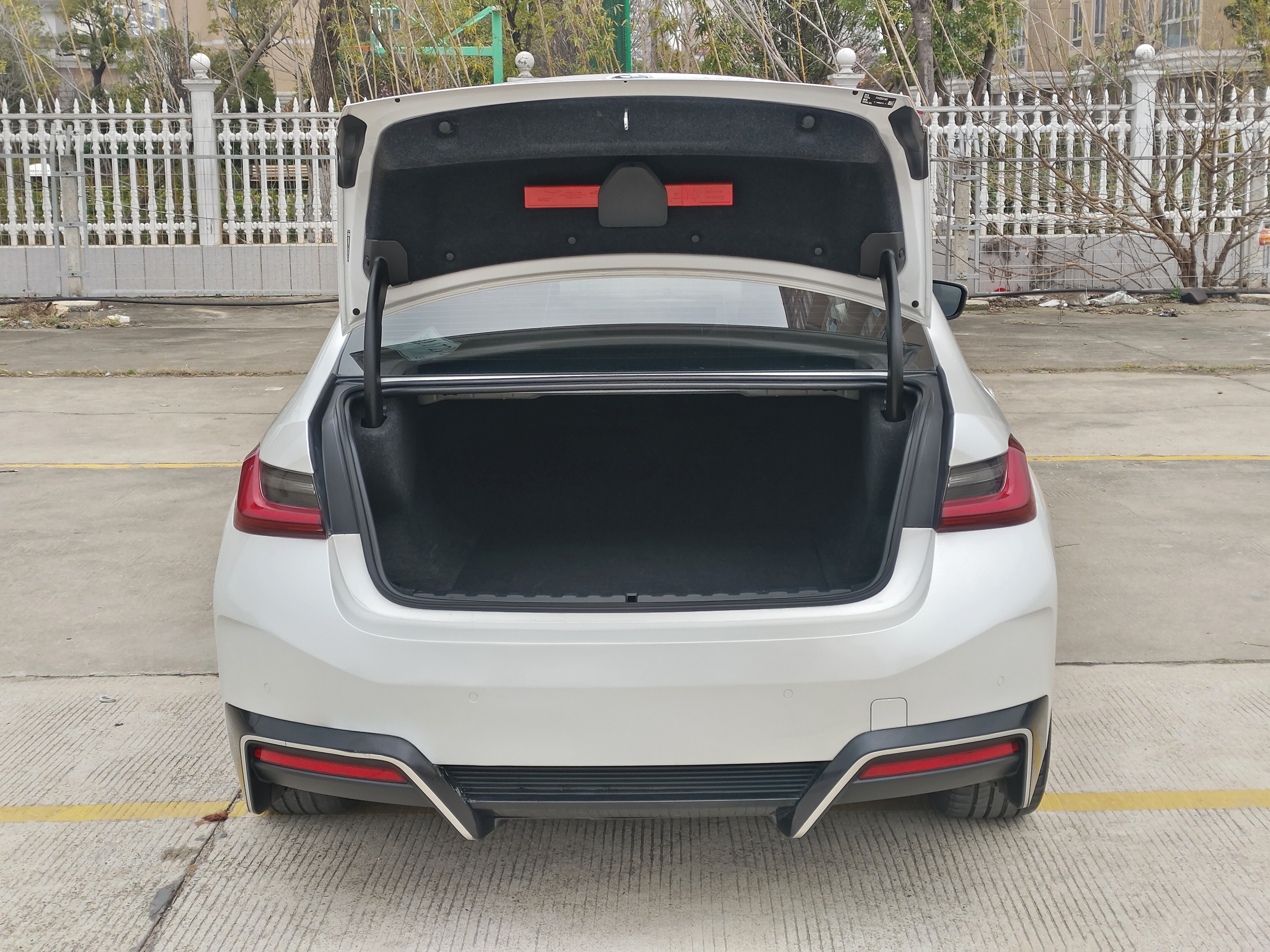 BMW i3 2023 car image #41